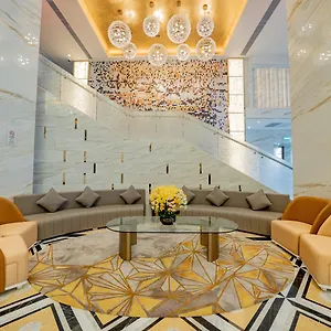 Golden Dragon 4*, Macao Cina